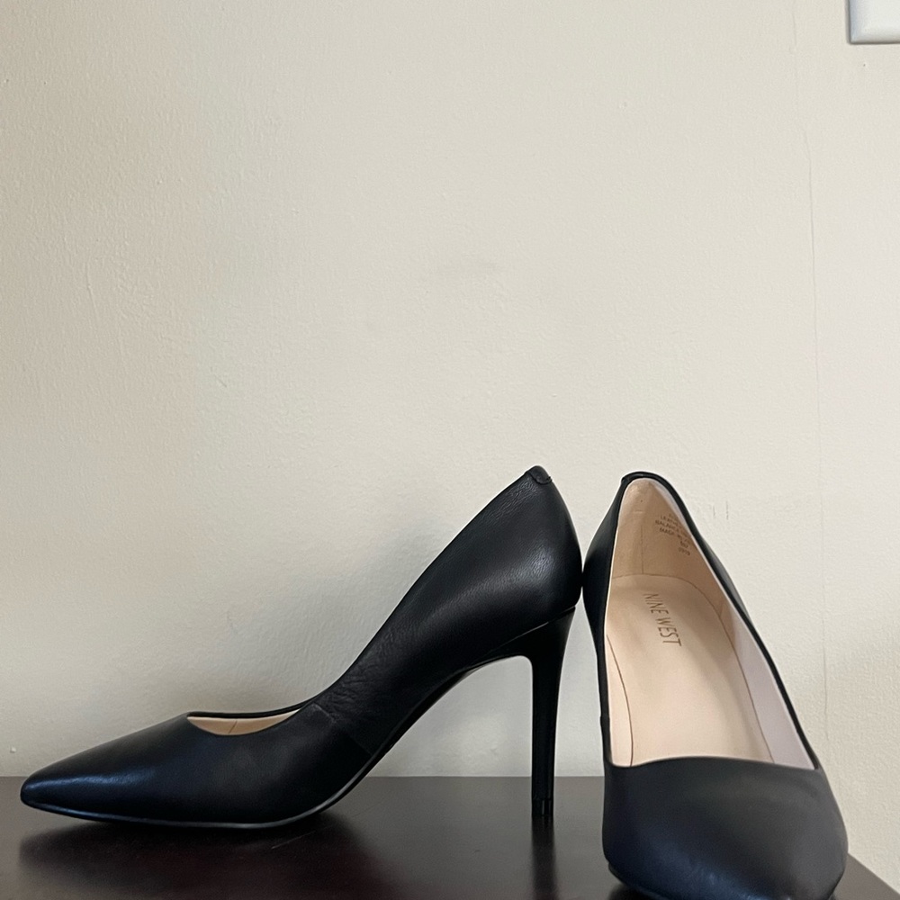 Nine West pointed toe pumps